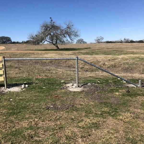 Bullet Fence offers double brace kit options, including HH, NN, and HN braces. This is a customer photo utilizing an HN fence brace kit from Bullet Fence Systems 