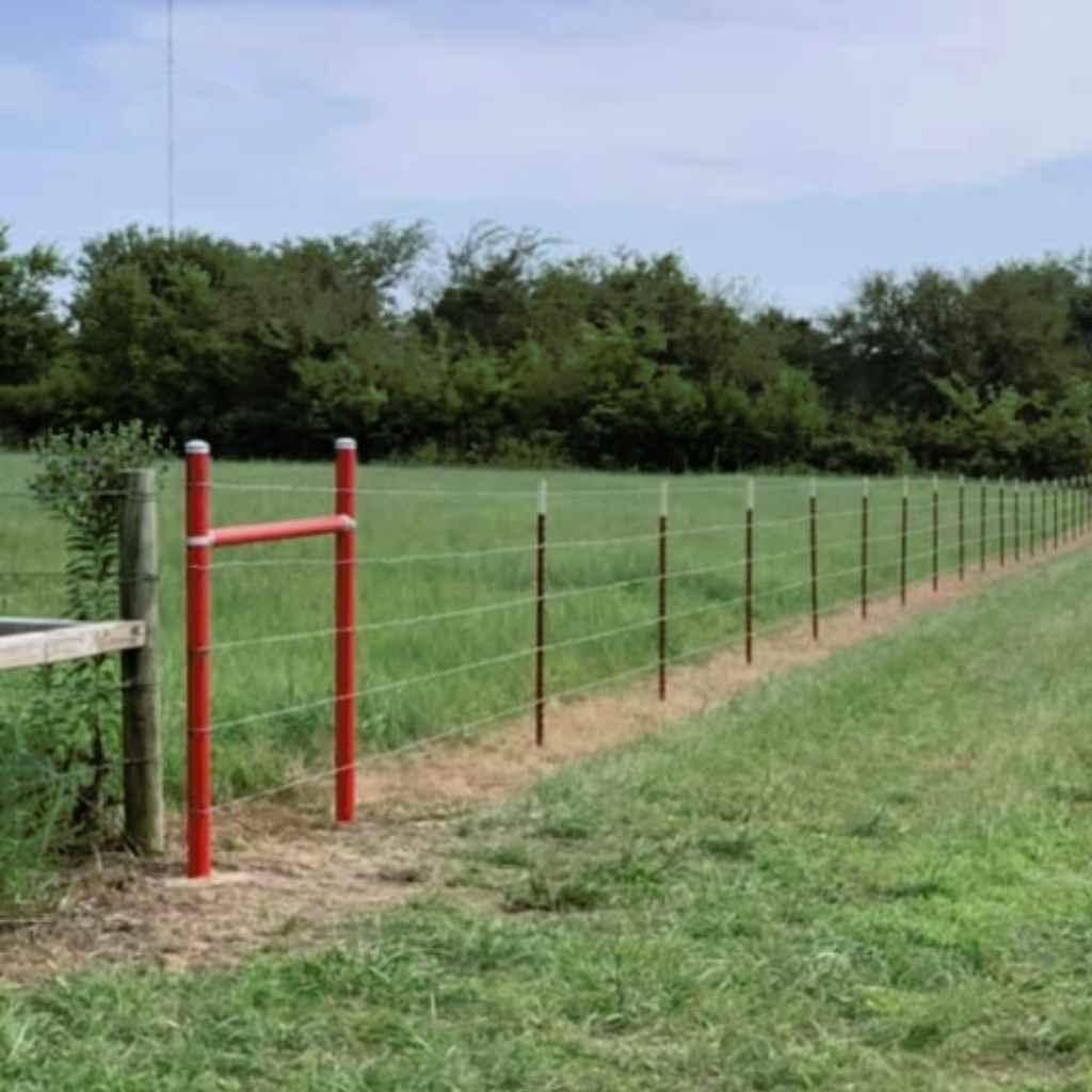 H brace for fencing installed using Bullet Fence Systems. Looking to build a fence h brace? Not wanting to compromise strength while gaining efficiencies? Explore your kit today at bulletfence.com