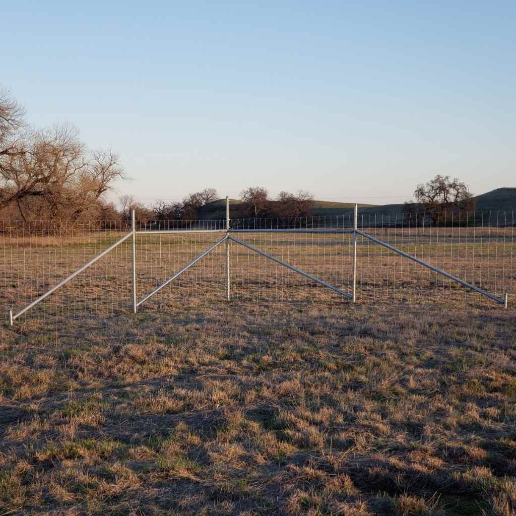 Need to install a deer fence and wondering if there is a simpler way? Check out this deer fence using Bullet Fence Systems corner HN brace kit and corner N brace kit.